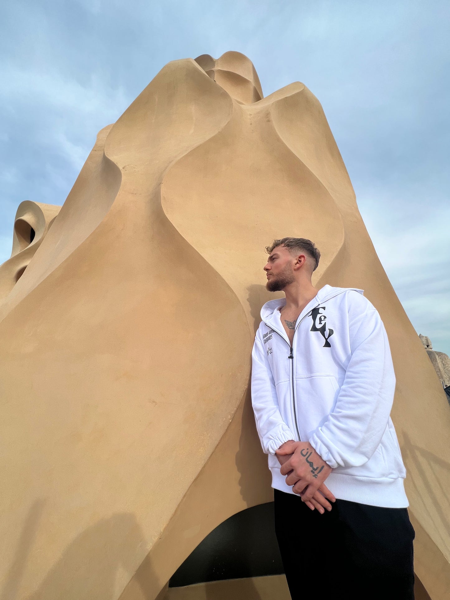 BARCELONA EDITION 089/23 - DREAM TO MEMORY ZIP HOODIE