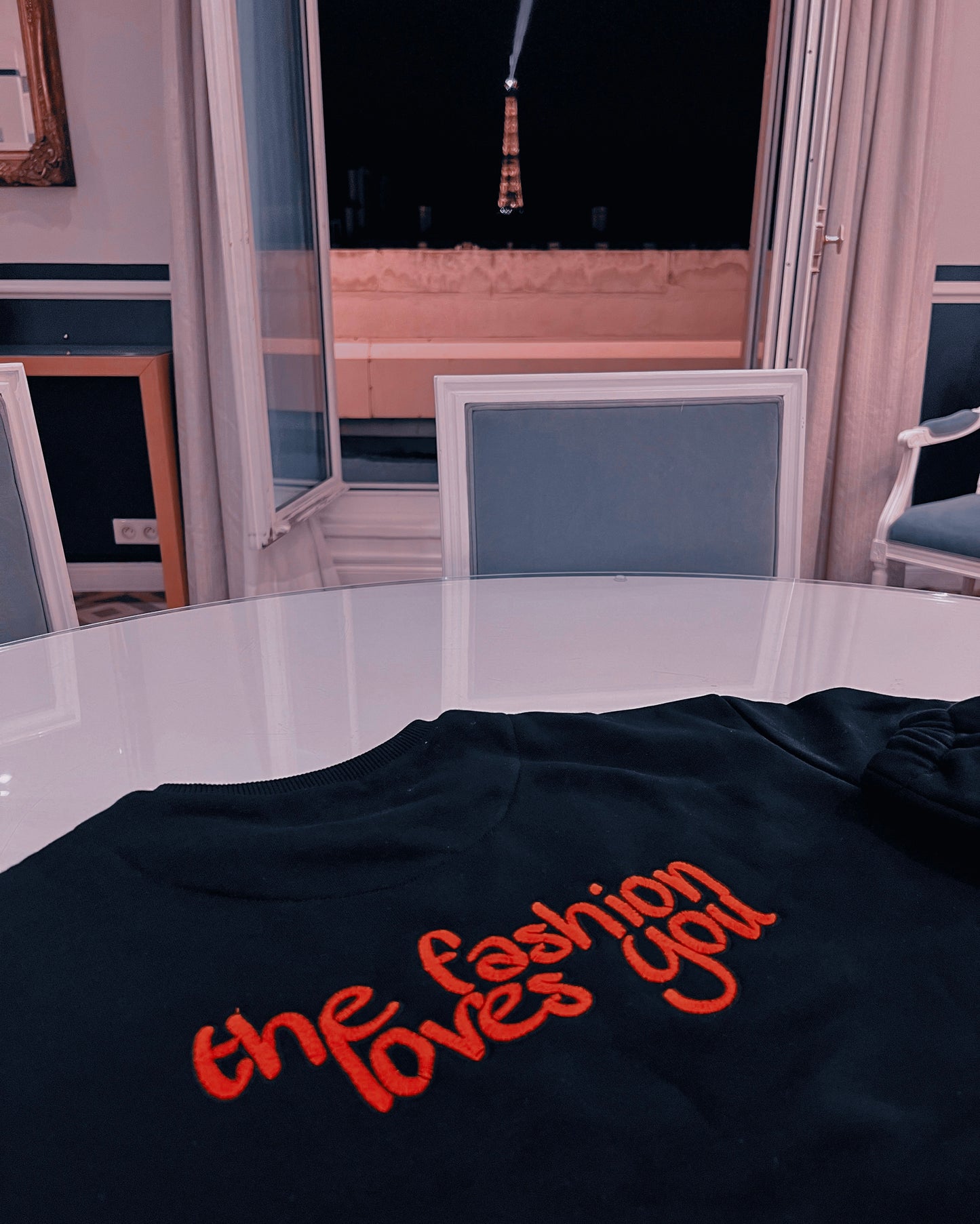 PARIS EDITION 065/22 - AMOUR PATCH SWEATER