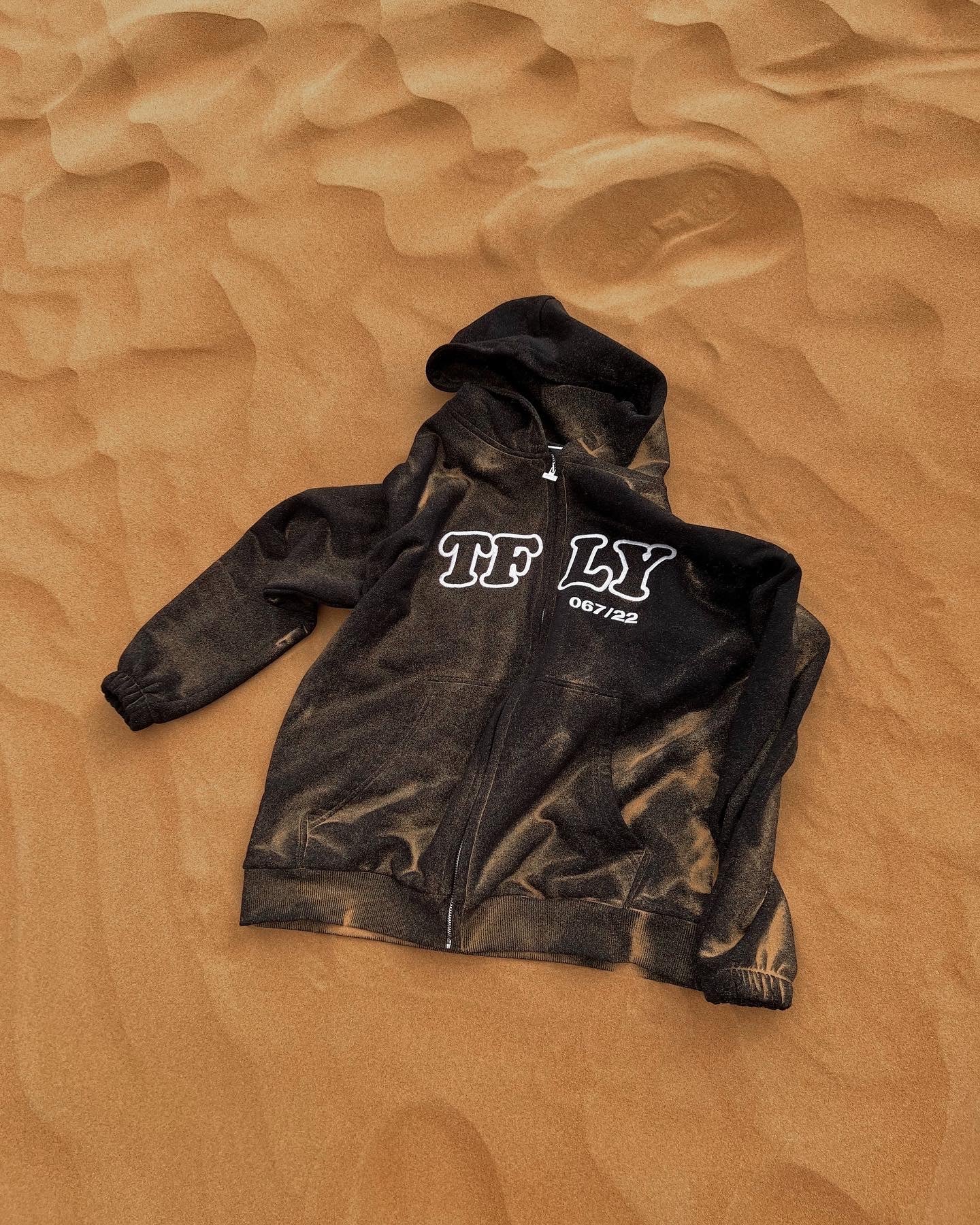DUBAI EDITION 067/22 - NEVER LOOK BACK ZIP HOODIE