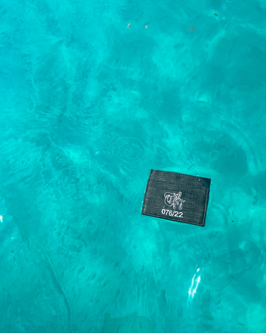 TRAVEL EDITION 076/22 - CASUAL CARDHOLDER