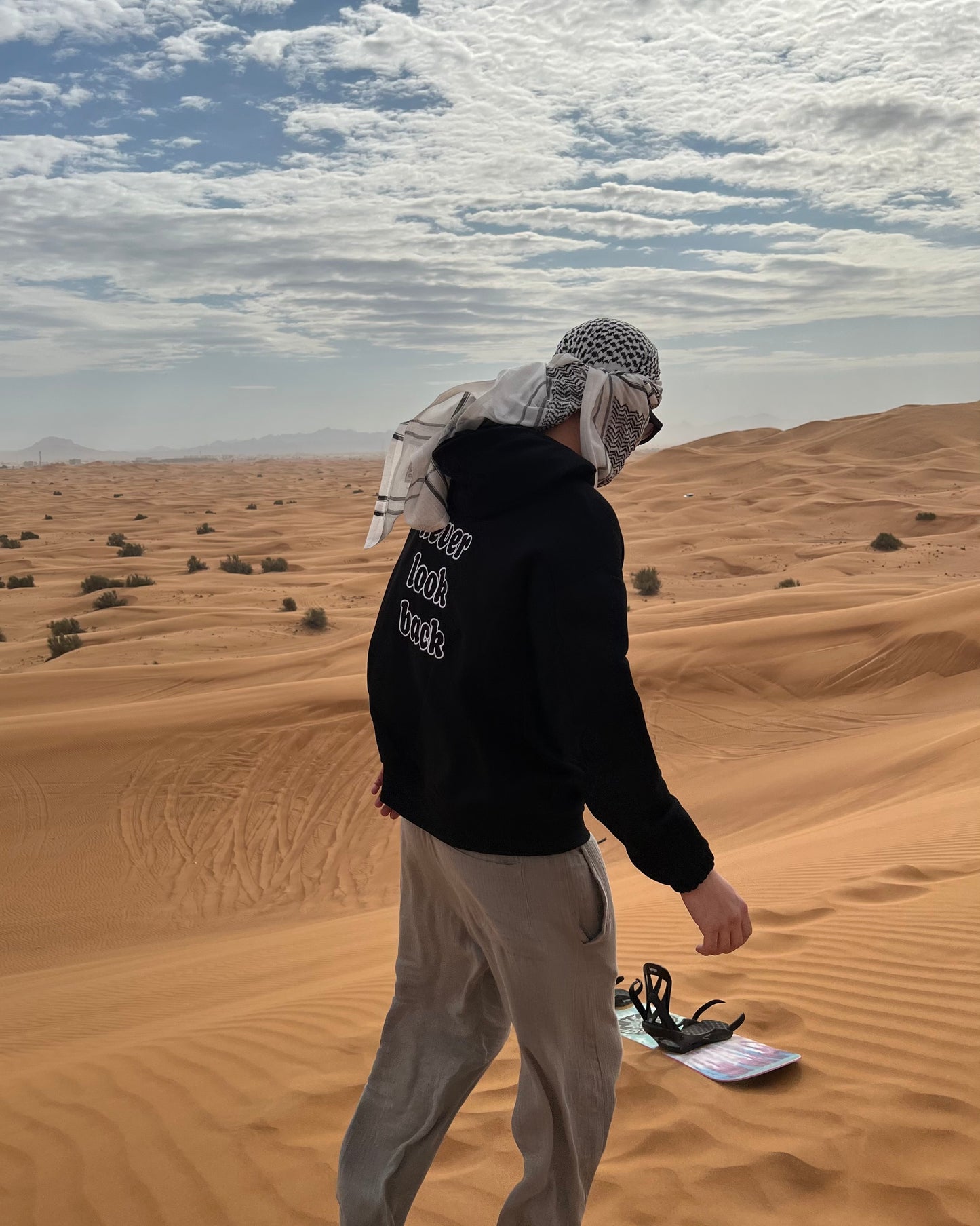 DUBAI EDITION 067/22 - NEVER LOOK BACK ZIP HOODIE